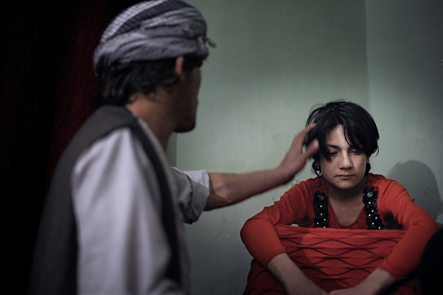 Los abusos sexuales y la violación de niños Los Bacha Bazi, un símbolo de poder y estatus en Afganistán